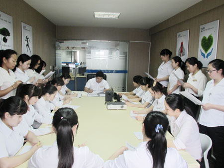 會議室進(jìn)行學(xué)習(xí)探討